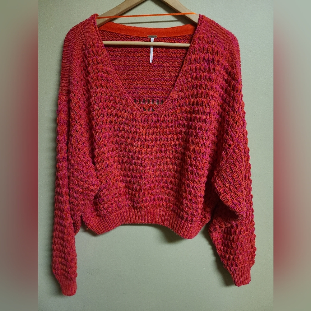 Free People Cocunut Dragon Fruit Oversized V-Neck Sweater Size Medium - Picture 2 of 6